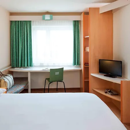 Ibis 3*